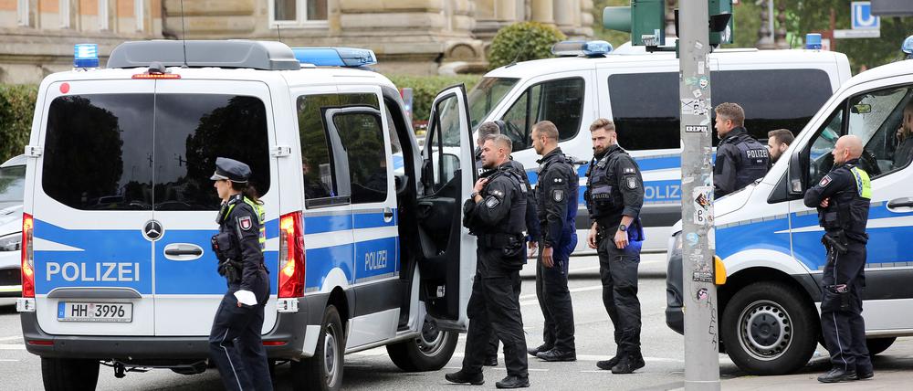 Die Polizei untersuchte eine Vielzahl von Lokalen auf St. Pauli.