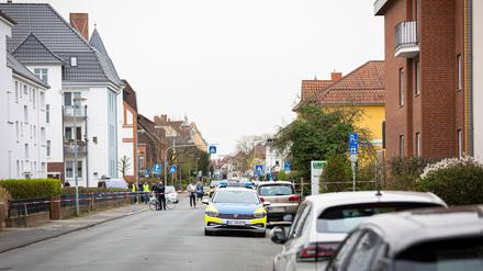 Bei einem Polizeieinsatz in der Innenstadt von Nienburg in Niedersachsen ist ein 46 Jahre alter Mann tödlich verletzt worden. 