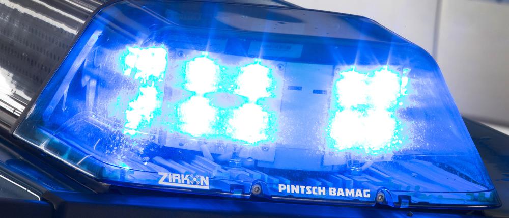 Blaulicht auf einem Polizeiwagen. (Symbolbild)
