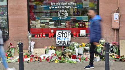 Am Mittag des 2. Mai 2022 kam am Mannheimer Marktplatz während einer Personenkontrolle ein Mann zu Tode.