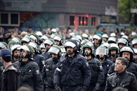 7000 Polizisten sollen dieses Jahr zum Einsatz kommen, wenn am 1.Mai in Berlin demonstriert wird. Die Polizei rechnet nicht mit Gewaltexzessen.