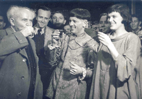 Damals, 1952. Orna Porat (rechts), daneben der Schauspieler Jossef Milo und Ministerpräsident David Ben-Gurion.