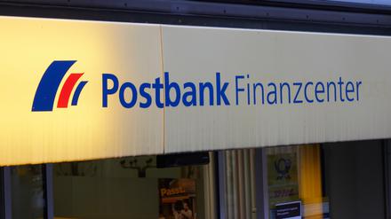 Die Postbank schließt deutschlandweit viele Filialen.