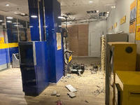 Der Geldautomat bei der Filiale der Postbank im "Forum Köpenick" wurde am frühen Morgen des 14. Januar 2022 gesprengt. Täter entkamen mit Beute.