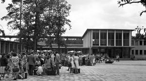 Hauptbahnhof im Kiefernwald. Ab 1960 hieß der Bahnhof Pirschheide „Hauptbahnhof Potsdam“.