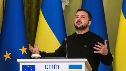 Wolodymyr Selenskyj, Präsident der Ukraine, spricht bei einer gemeinsamen Pressekonferenz. 