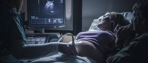 Alles okay oder Grund zur Sorge? Untersuchungen in der Schwangerschaft zeigen Wahrscheinlichkeiten an, können aber keine sichere Diagnose liefern.