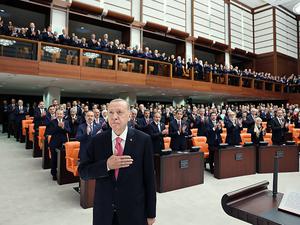Präsident Erdogan im Moment der Vereidigung im türkischen Parlament in Ankara