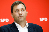 Will ein parteiübergreifendes Krisentreffen nach Schüssen auf ein SPD-Parteibüro: SPD-Politiker Lars Klingbeil
