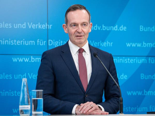 Bundesverkehrsminister Volker Wissing  (FDP) will den Städten und Kommunen mit der Änderung des Straßenverkehrsgesetzes entgegenkommen.