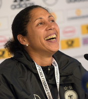 Bundestrainerin Steffi Jones will mit ihrer Mannschaft Europameister werden.