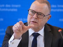 Wahljahr in Brandenburg: Innenminister Stübgen warnt vor Rekord bei politisch motivierter Kriminalität