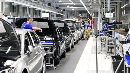 Autos von VW in der Produktion.