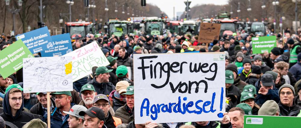 Die Ampel muss weg“: Bauern sagen Regierung bei Demo in Berlin den