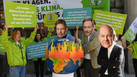 Aktivisten der Deutschen Umwelthilfe (DUH) protestieren vor dem Oberverwaltungsgericht.