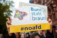 Mehrere tausend Menschen demonstrieren am 22.09.2018 in Rostock gegen eine Demonstration der AfD.