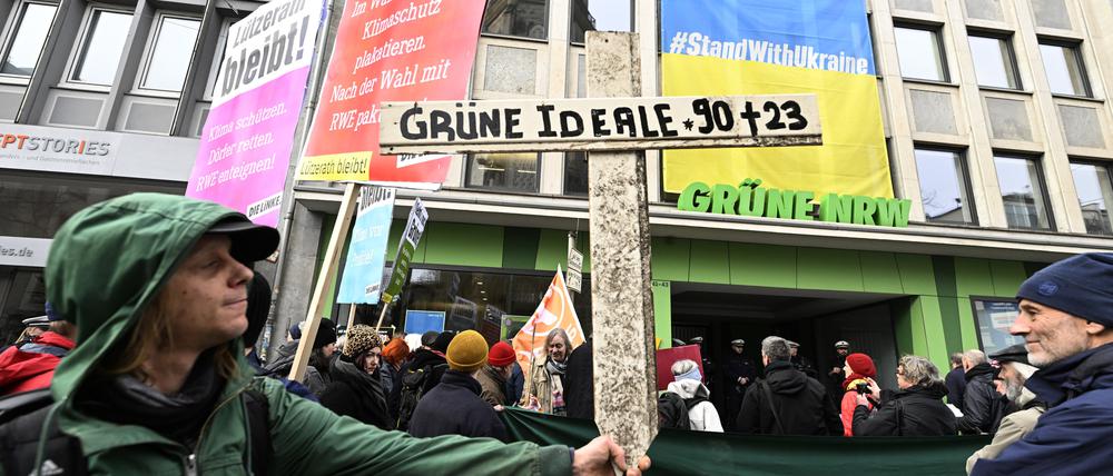 Protest vor der Grünen-Zentrale in Düsseldorf.