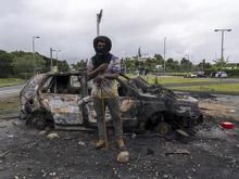 Lage in Neukaledonien weiter angespannt: Frankreich schickt Spezialeinheit und plant Luftbrücke