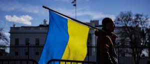 Wie verlässlich steht Washington zu Kiew? Immer wieder wird vor dem Weißen Haus für die Ukraine demonstriert.