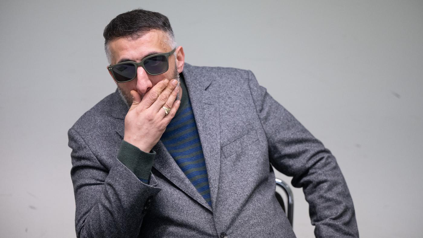 La star di “4 Blocks” Ramadan continua a difendersi dal carcere