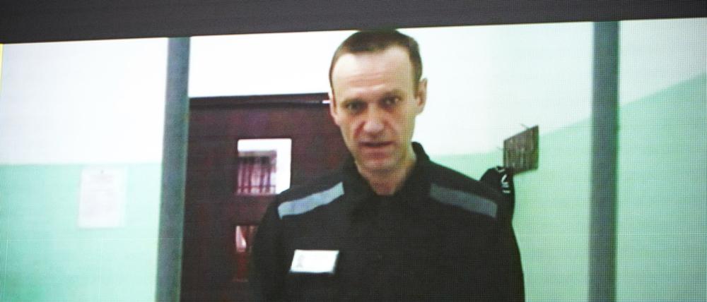 Dieses Foto einer Live-Übertragung zeigt Alexej Nawalny, Oppositionspolitiker aus Russland, während einer Anhörung vor dem Obersten Gerichtshof. 