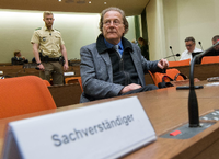 Der Freiburger Psychiater Joachim Bauer im Gerichtssaal in München.