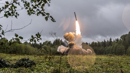 Der Start einer Iskander-Kurzstreckenrakete – das Foto wurde von der Pressestelle des Russischen Verteidigungsministeriums zur Verfügung gestellt.