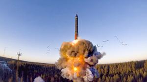 Eine Rakete wird während des Interkontinental-Raketentests in Plesetsk im Nordwesten Russlands abgefeuert. 