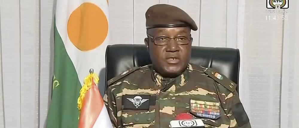 Auf diesem von ORTN zur Verfügung gestellte Videostandbild spricht General Abdourahmane Tchiani. Der Chef der Präsidentengarde im Niger, General Omar Tchiani, hat sich selbst zum Präsidenten des Nationalen Rats und damit zum neuen Machthaber des Landes ernannt. 