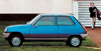 Wieviel Auto braucht der Mensch? An dieser Frage schieden sich schon immer die Geister. Renault hatte darauf zumindest in den siebziger Jahren eine passende Antwort parat: Den Renault 5 oder kurz R5. Ein unverwüstlicher Dauerbrenner, der eigentlich aus der Not heraus entstand.