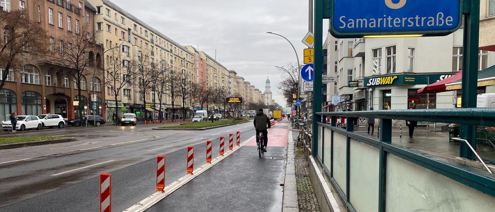 Auf der Frankfurter Allee starb 2021 eine Radfahrerin, als sie einem Transporter auswich.