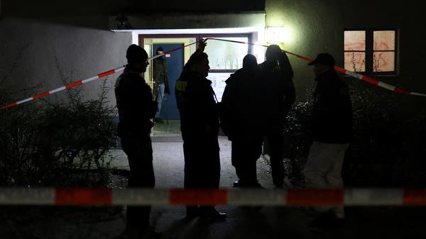 German police officers guard the entrance of a building where Daniela Klette, a 65-year-old alleged member of Germany's notorious Red Army Faction (RAF) militant group, has been arrested after decades on the run from armed robbery and attempted murder charges, in Berlin, Germany, February 28, 2024. People have been evacuated from the building after explosives were found, according to police.
REUTERS/Christian Mang