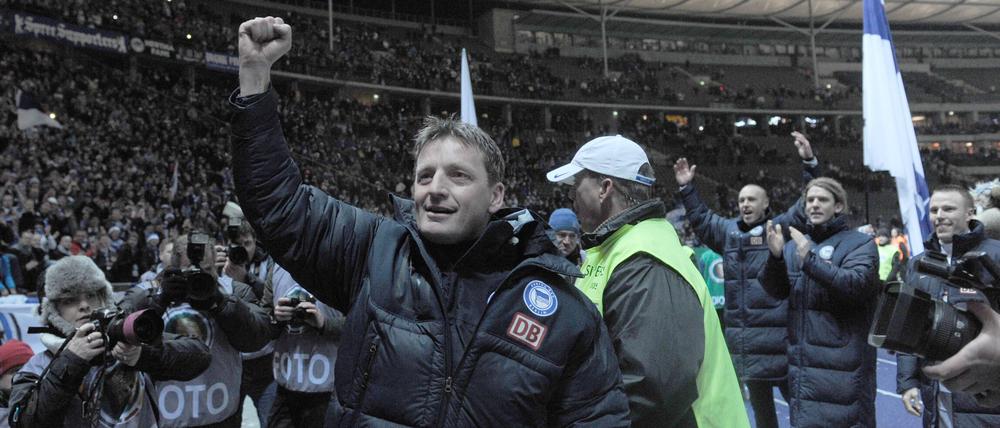 Held für einen Abend. Rainer Widmayer musste im Dezember 2011 für den entlassenen Cheftrainer Markus Babbel einspringen und führte Hertha ins Viertelfinale des DFB-Pokals.