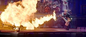Rammstein Frontsänger Till Lindemann (r) feuert auf der Bühne mit einem Flammenwerfer auf Band-Mitglied Christian Lorenz. 
