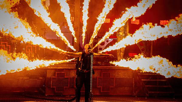 Rammstein-Sänger Till Lindemann 2022 bei einem Konzert in Aarhus. 