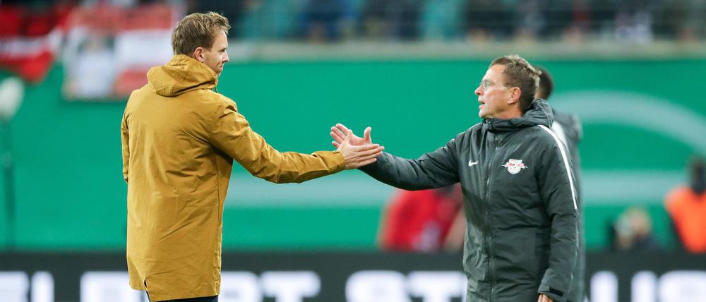 Die kennen sich: Ralf Rangnick (r.) und Julian Nagelsmann geben (l.) treffen nun als Nationaltrainer aufeinander. 