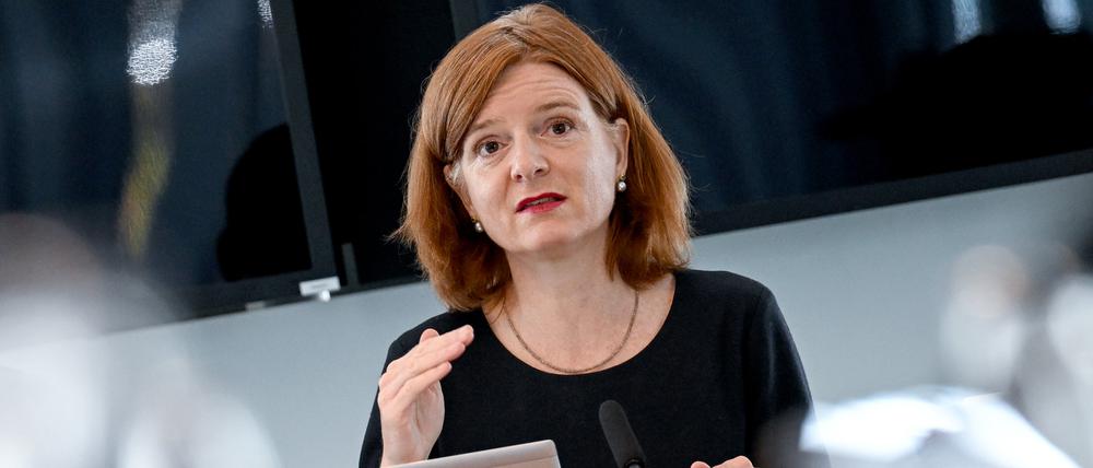Katrin Vernau, Interims-Intendantin des Rundfunk Berlin-Brandenburg (RBB), stellte sich dem Hauptausschuss im Landtag Brandenburg.