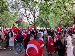 Erdogan-Anhänger in Hamburg feiern den erneuten Wahlsieg des amtierenden Präsidenten.