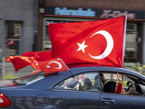 In Städten wie Duisburg nahmen Anhänger des türkischen Präsidenten Erdogan am Sonntag an Autokorsos auf.