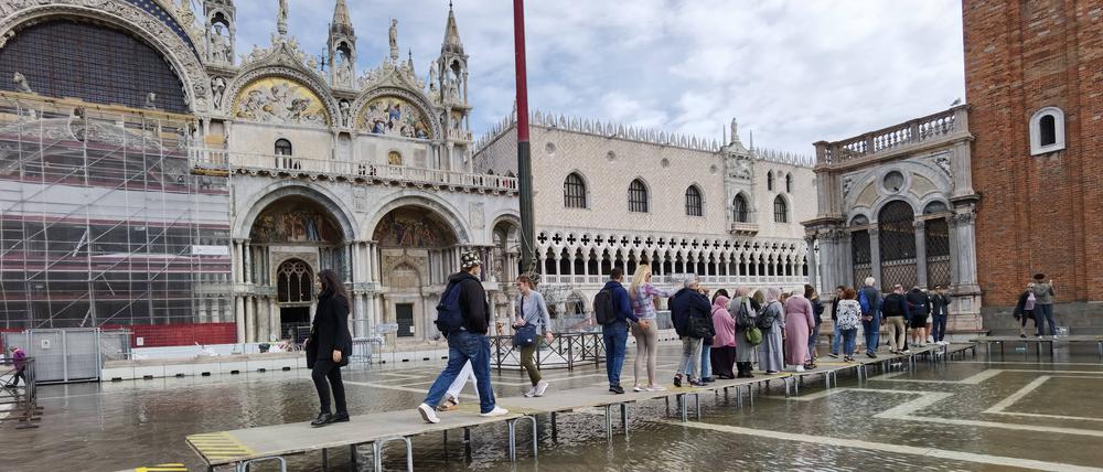 Hochwasser am Markusplatz in Venedig in Italien am 28.9.2022