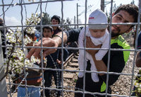 Flüchtlinge am Dienstag an der griechisch-mazedonischen Grenze in der Nähe der Ortschaft Gevgelija