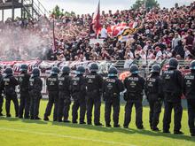 Pyro, Polizei, Unterbrechung: BFC Dynamo verliert nach langer Unterbrechung gegen Energie Cottbus