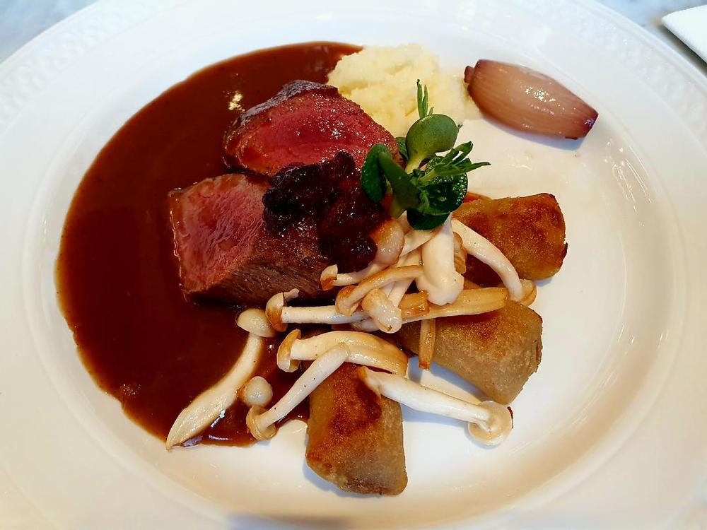 Restaurantkritik Brasserie Hélène: Lachs, Bouillabaisse und Rehrückenfilet