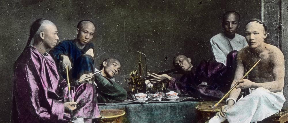 Fataler Trip. Rauchende Chinesen in einer Opiumhöhle (undatiert)