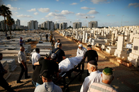 Freunde und Verwandte beerdigen Ido Ben Ari, der am Mittwoch in Tel Aviv von palästinensischen Terroristen ermordet worden war.