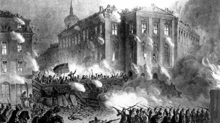 Barrikadenkämpfe am Alexanderplatz in Berlin in der Nacht vom 18. zum 19. März 1848. Nach der französischen Februarrevolution sprang der revolutionäre Funke auch auf Deutschland über. Die deutschen Demokraten stellten ihre Märzforderungen auf: Erlaß einer konstitutionellen Verfassung, ein deutsches Parlament, Pressefreiheit usw. Nach anfänglichen Erfolgen siegte jedoch die Konterrevolution, da die Revolutionäre es versäumt hatten, sich der nötigen Machtmittel zu versichern. Nach dem Motto "Gegen Demokraten helfen nur Soldaten" wurden die Parlamentarier im Frühsommer 1849 wieder von ihren Bänken gejagt.