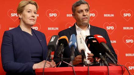  Franziska Giffey (SPD), Regierende Bürgermeisterin von Berlin, und Raed Saleh, Vorsitzender der SPD Berlin, geben eine Pressekonferenz nach der Sitzung des SPD-Landesvorstandes. 