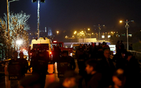 Sondereinheiten der türkischen Polizei am Explosionsort der Rohrbombe in Istanbul.