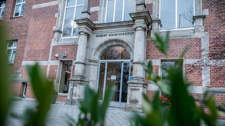 Der Eingang zum Robert Koch-Instituts (RKI). 