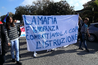 Zeichen setzen. Römer gehen auf die Straße, um gegen den wachsenden Einfluss der Mafia in Ostia zu protestieren.